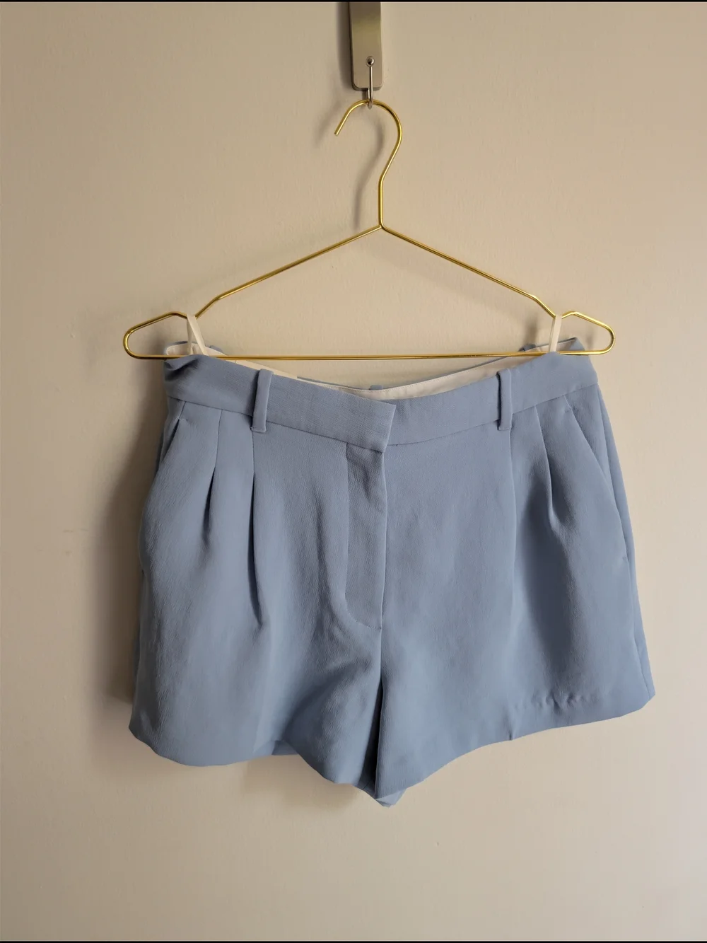Aritzia Effortless Light Ripple Blue Pleated High-Waist Mini Crepette Shorts - Picture 2 of 7
